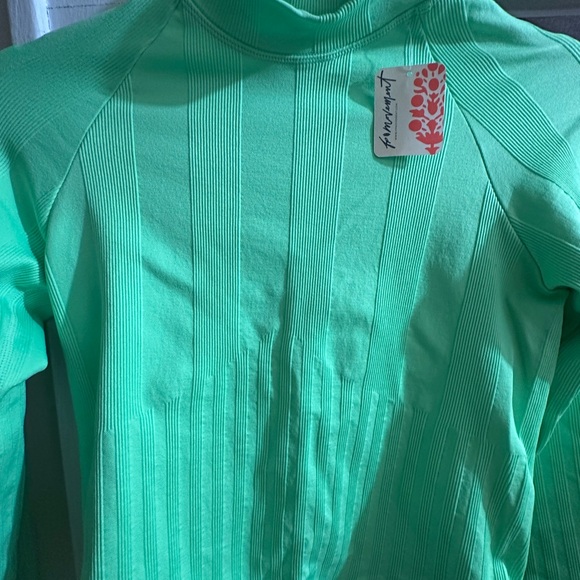NWT free people movement- Size S -offside layer in Lime Zest - Picture 6 of 10
